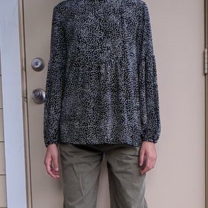 Abstract BW billowy blouse